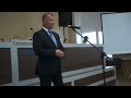 Глава Серова Василий Сизиков поздравляет юных серовчан с получением паспортов