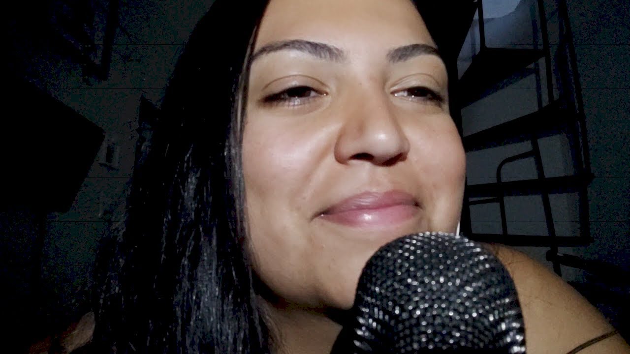 ASMR TE CONTANDO UMA FOFOCA MUITO SUSSUROS