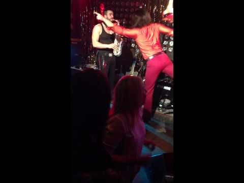 TONIS SFINOS DANCING