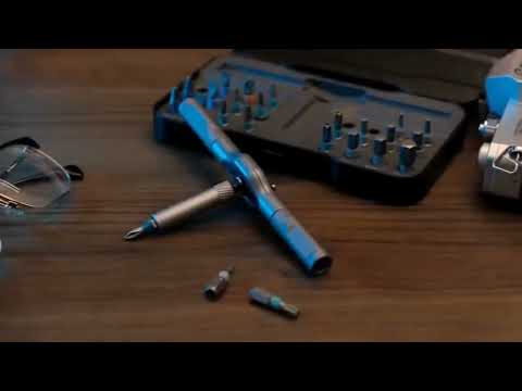 Універсальний набір біт з викруткою-тріскачкою DUKA 24 в 1, видео 1