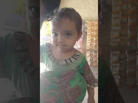 نبیلہ فاطمہ سمعیہ بی بی ہاتھ ملا رہیں ہیں