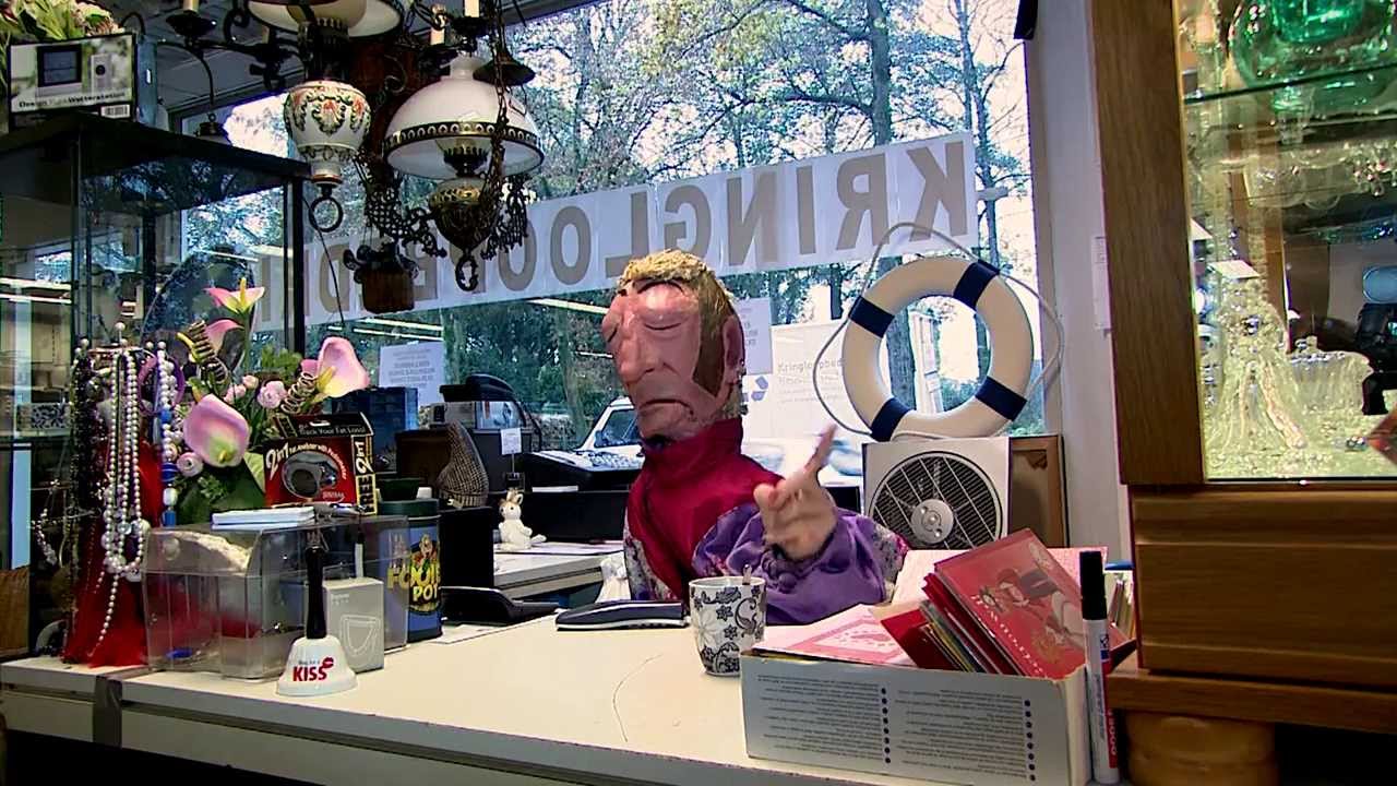 Ferry en Fred werken in de  Kringloopwinkel Reusel.   "Spulleke Baas".