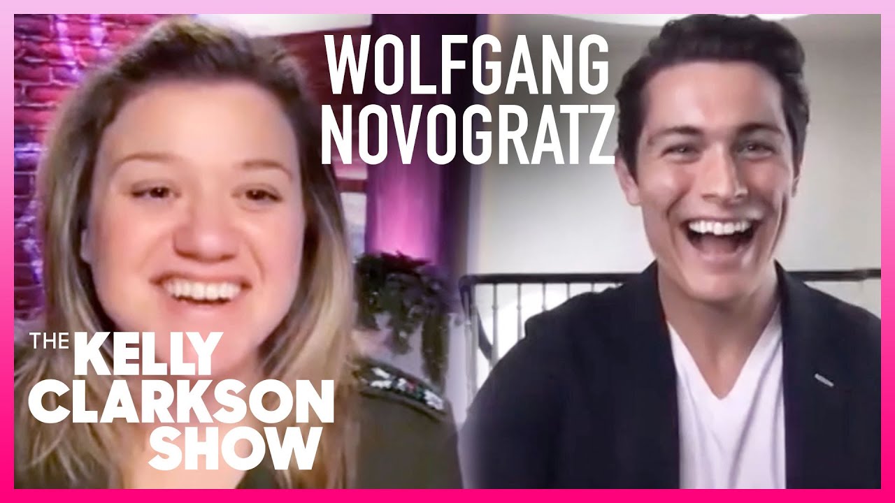 Netflix’s Wolfgang Novogratz Gives Kelly Clarkson His First Autograph