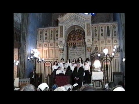 A Bethlen téri zsinagóga gyermekkórusának hangversenye a miskolci zsinagógában 1991-ben
