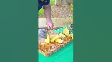 Fastest time to peel and slice a pineapple 🔪🍍 17.85 seconds by Rich Ellenson 🇺🇸