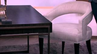What to put behind the sofa: A multi-purpose desk Kimberley Seldon gives us beautiful tips on what to put behind the sofa, such as a multi-purpose desk for your main floor.