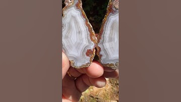 Some superior parallax banding inside this Laguna agate ❤️ Available on Etsy