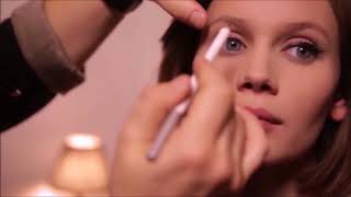 Comment Appliquer Le Crayon Yeux Bio Lily Lolo ?