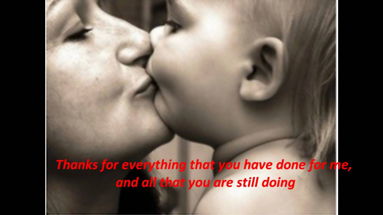 зрелые женские лица крупным планом. мать и дитя нос к носику. е маму крупным планом. грудное вскармливание новорожденных. сын кайф между титек мам.