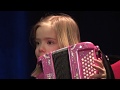 Madlyn 6 ans - Madlyn accordéon Clip Villabé "In the Mood" Janvier 2015 - accordeon enfant