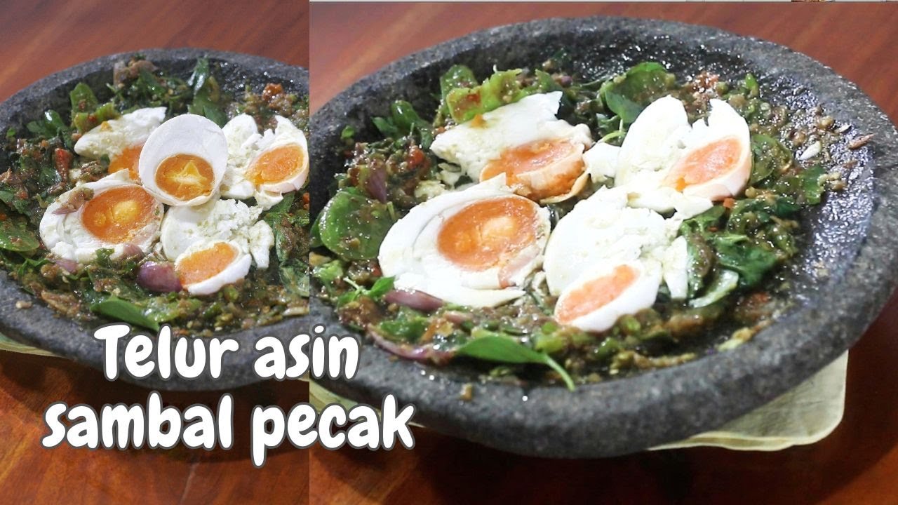 Telur asin sambal pecak... menu sat set yang sedapnya bikin makan jadi lahap