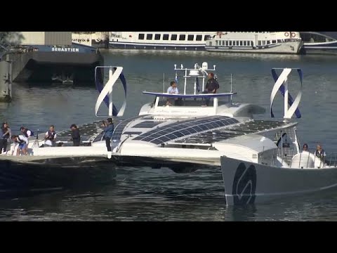 Escale à Paris du bateau écolo