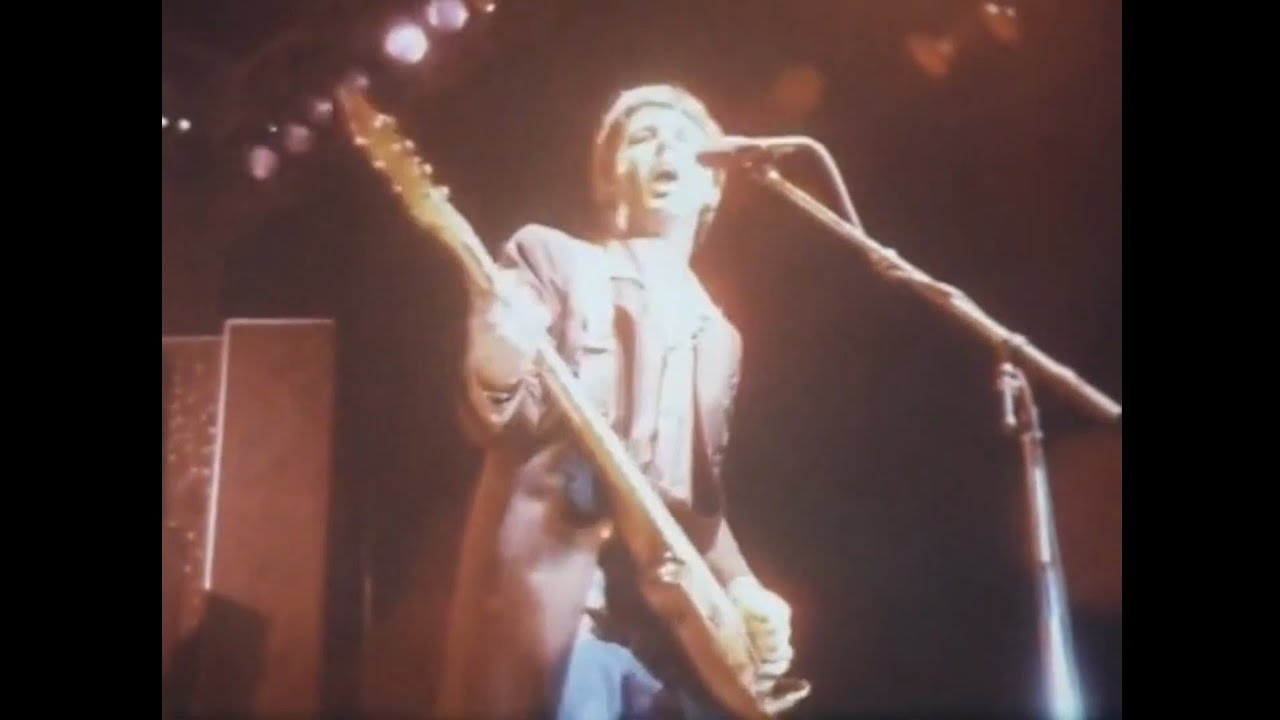 Paul McCartney & Wings Goodnight Tonight (Live in London 1979) YouTube