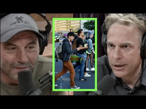 Adam Curry Warns Against Phone Tracking | Joe Rogan
