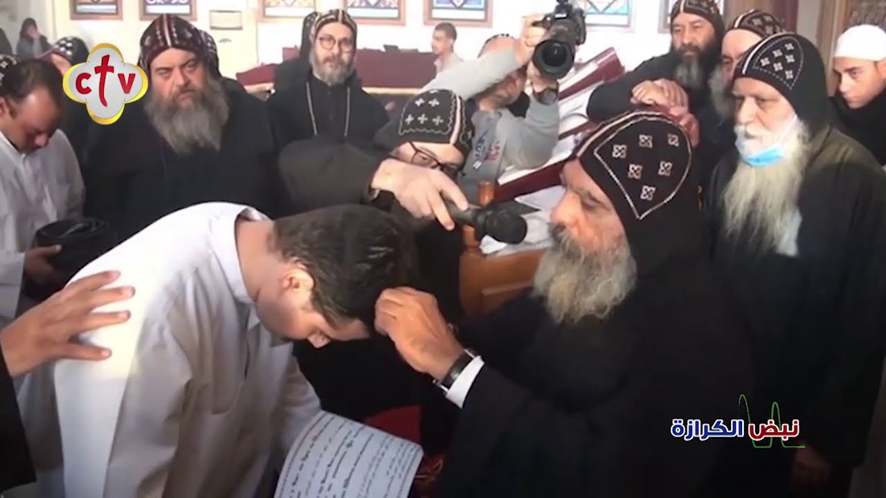 رسامة راهبان وقساوسة للدير الأحمر بالجبل الغربي | نبض الكرازة