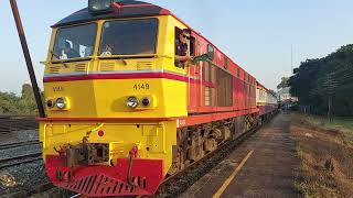 รถไฟไทย Alsthom 4149 ทำขบวนรถธรรมดาที่ 201 จอดสถานีรถไฟพิจิตร