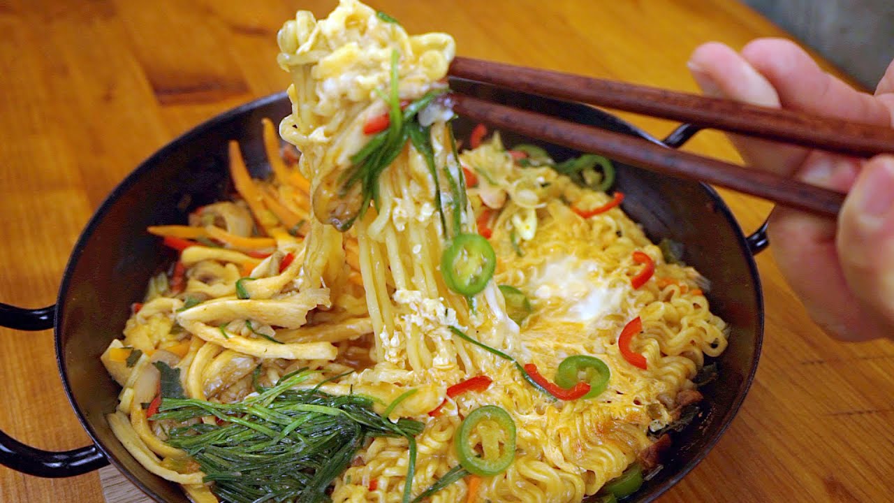 Making Imone Restaurant Ramyun :: Korean street food - YouTube