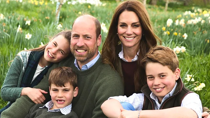 Prince William and Kate Middleton Cuddle Up With Kids for the Holidays