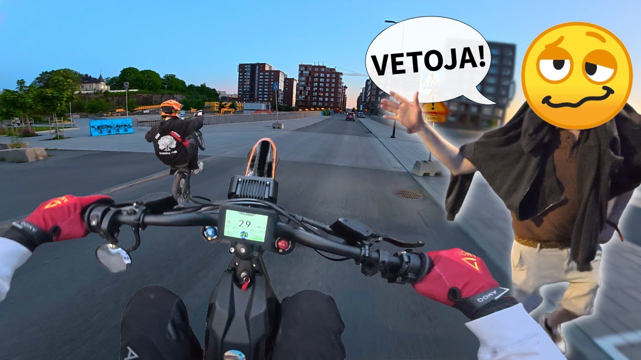 MOPOILLA YÖ SEIKKAILULLE !!