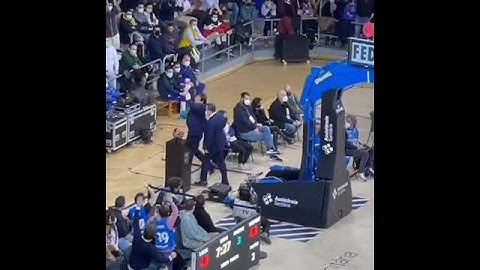 Ergin Ataman'ın Barcelona tribünlerine verdiği unutulmaz ayarı ⚙ hatırlayalım 🥊