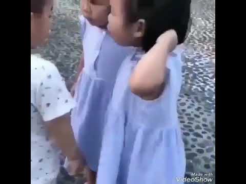 بنات يتهاوشون مع ولد