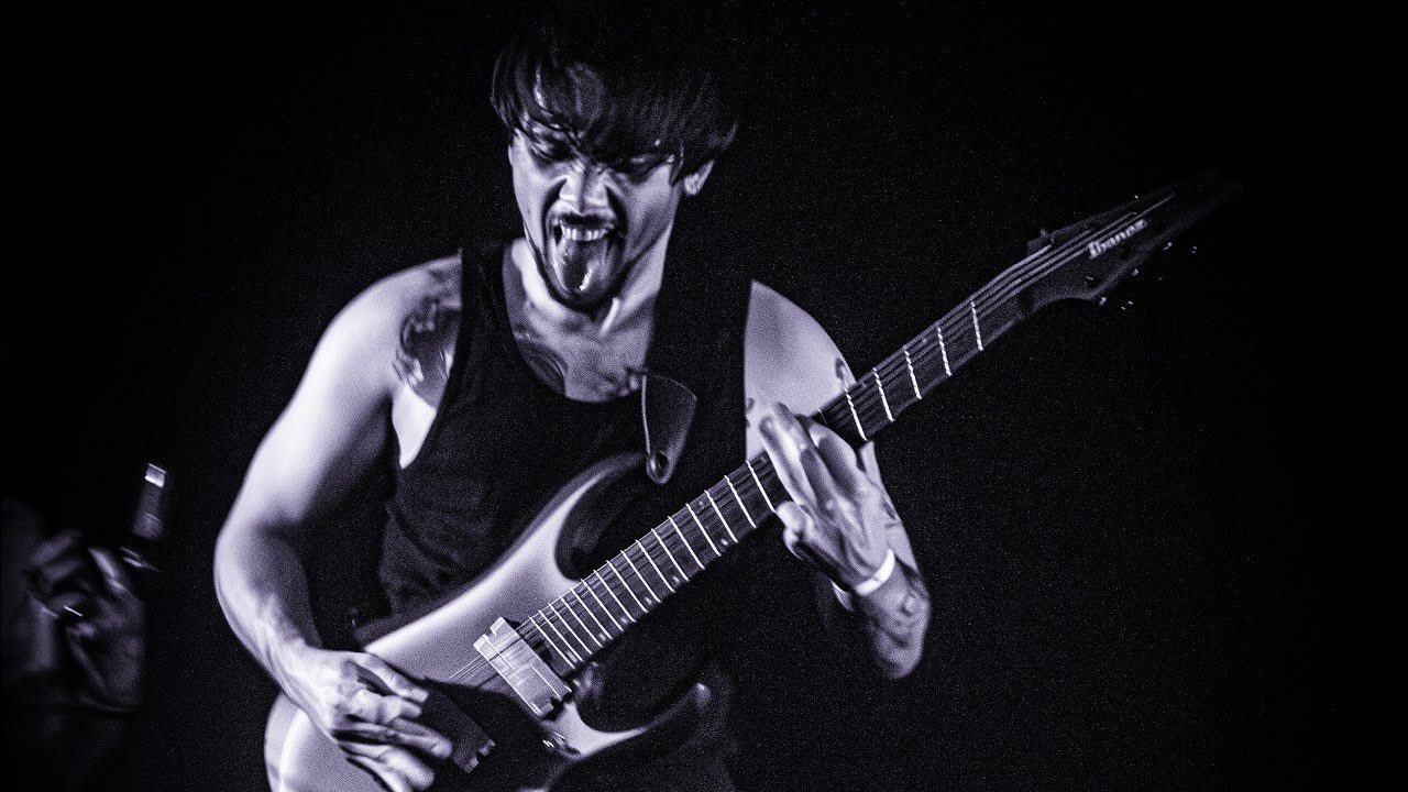 Check out nu metal artist Felo Skurt performing “Lobo” live, captured during his explosive set at Le Bateau Ivre in Tours, France!