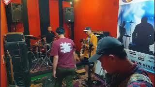Andra And The Backbone - Surrender (Cover Band at LK One Musik Studio)