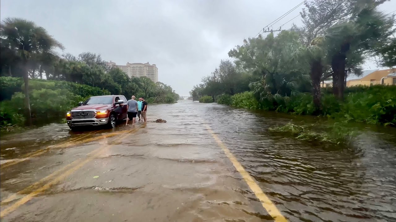 Hurricane Ian’s Rising Storm Surge on Vanderbilt Beach Road in North