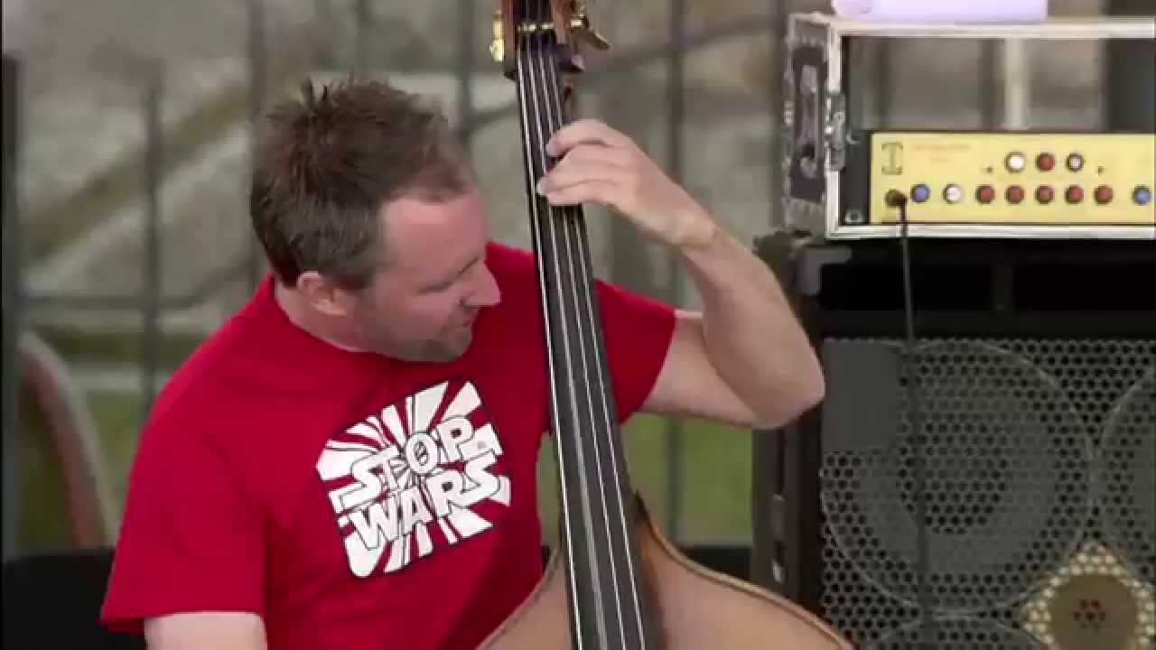 The Bad Plus - This Guy's In Love With You - 8/13/2006 - Newport Jazz Festival (Official)