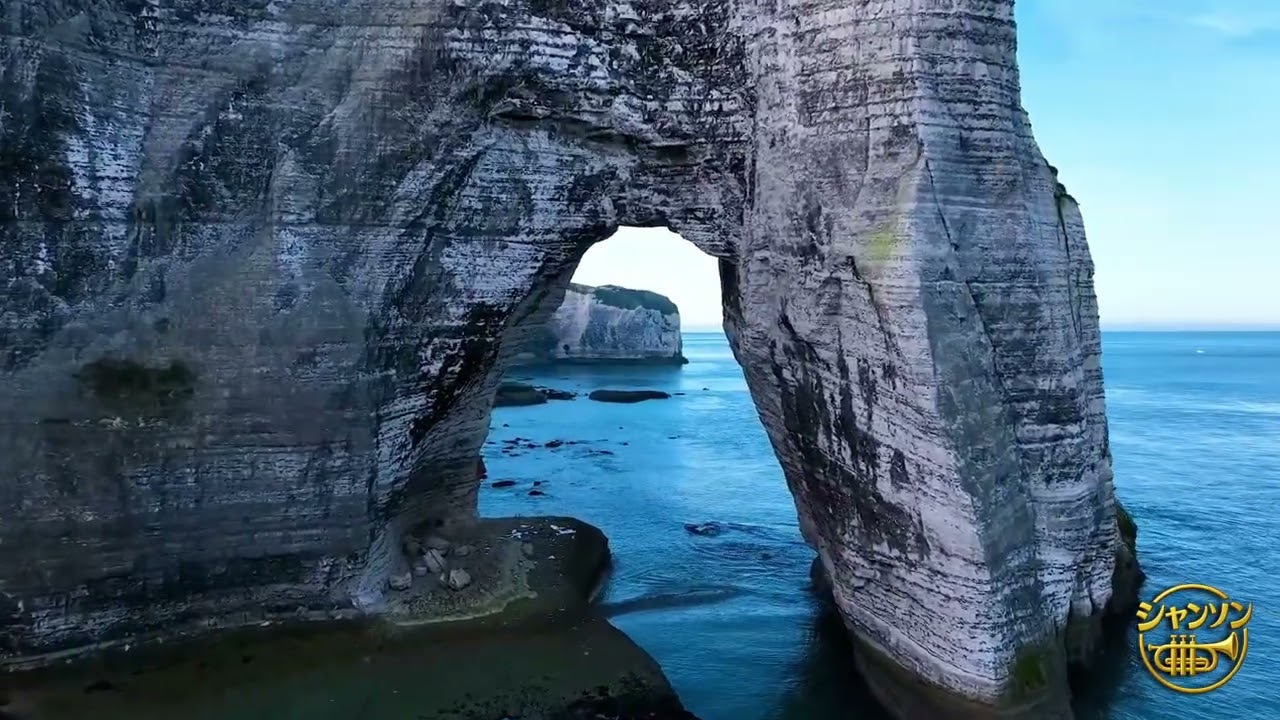 空から眺めるフランスの風景と、優しいフレンチ・ポップ
