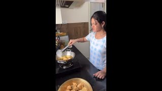 Aaloo Samosa & Lal Chutney बचपन म 1र म ऐक मलत थ आज मन भर कर खय