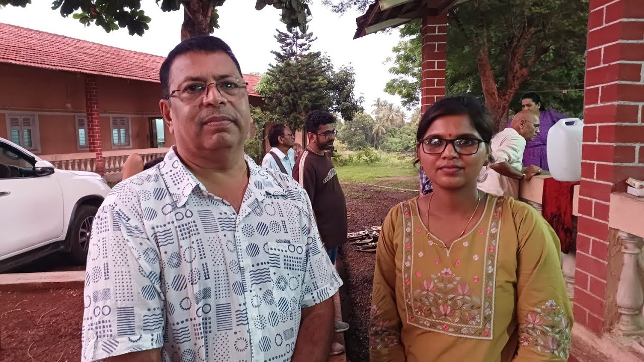 Sangita Lathiya at prabhu seva ashram Virar Dinner served by Prabhavati gauseva group SUBSCRIBE KARO