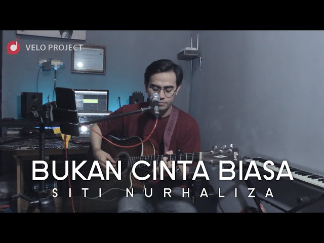 BUKAN CINTA BIASA - SITI NURHALIZA | Julian Laewa Live Cover class=