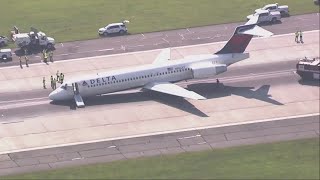 Pilot safely lands jet without nose gear at Charlotte airport | Top 10