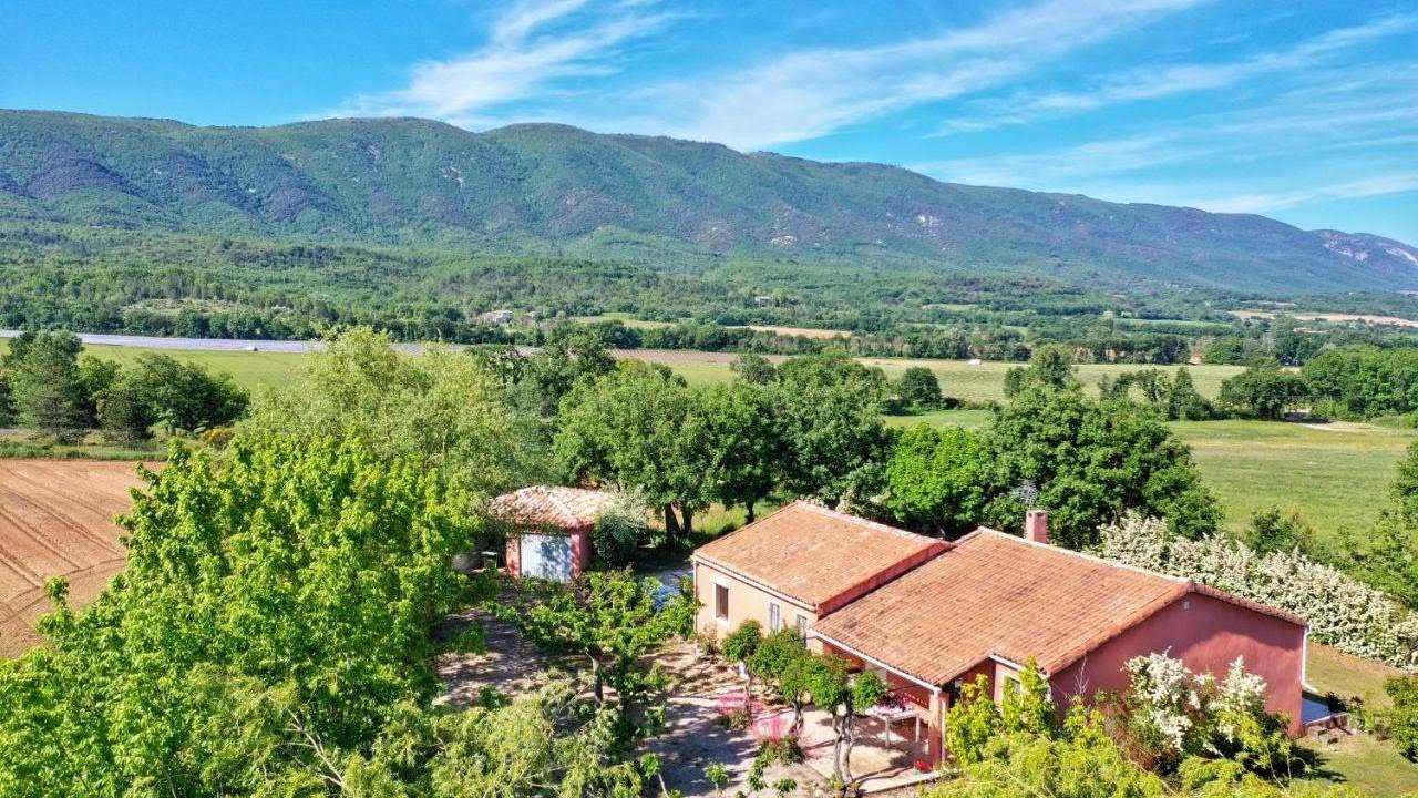 Villa piscine face au grand luberon Cereste, Céreste, France