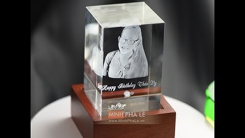 Chân dung pha lê 3D hình chữ nhật - chân đế gỗ đèn đổi màu