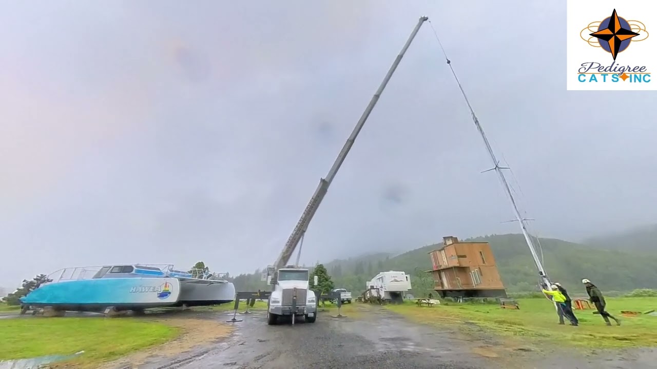Mast Stepping of Hawea by Tradewinds Marine Services Inc and Snell Crane at Pedigree Catamarans