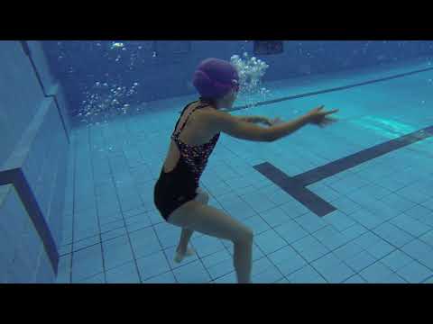 Видео: Можете ли да плувате на гръб в състезание по свободен стил?