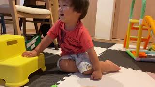 【2歳　BRIO(ブリオ)で遊ぶ！】木製レールの機関車のおもちゃに夢中！