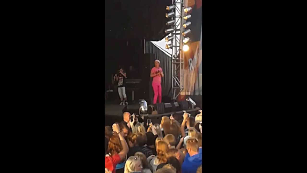 8Ball - Hvem vil ikke ha' lidt Gustav? Live - Beach Party Grenaa