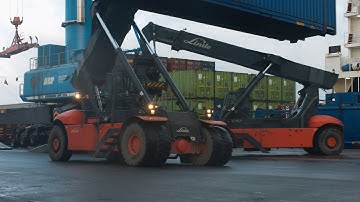 3786. Containerterminal (Container unloading) Stock Footage Video