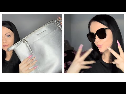 ASMR What’s in my bag?!