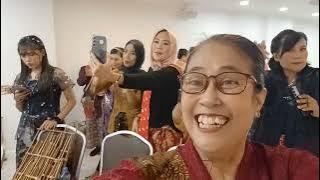 KOLABORASI ANGKLUNG DAN MUSIC OYEAHH