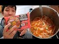 Cooking Instant Korean Tofu Soup (Kimchi Soon dubu Jjigae 김치순두부찌개)