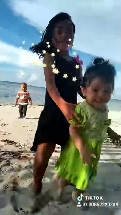 Main Di Pantai Karimunjawa