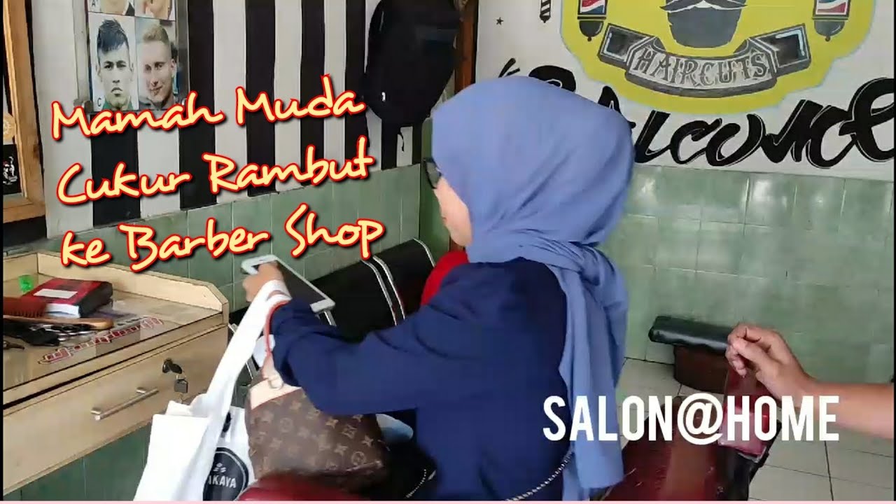 MAMAH MUDA BOTAKIN RAMBUT DI BARBER SHOP? ( Beautiful Lady Headshave at Barbershop )