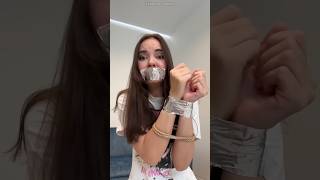 Kitty 😺 ने मानवी को बचाने की बजाए खाई कैंडी 😂