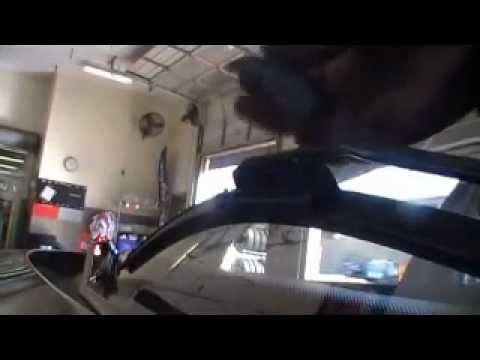 How to replace wiper blades on a 2004 Volkswagen Golf