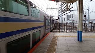 E235系1000番台J-10編成　横浜駅9番線発車