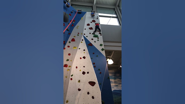 Savage girl climbs 32 feet to ring bell rock climbing #shorts #rock climbing # Miley Cyrus